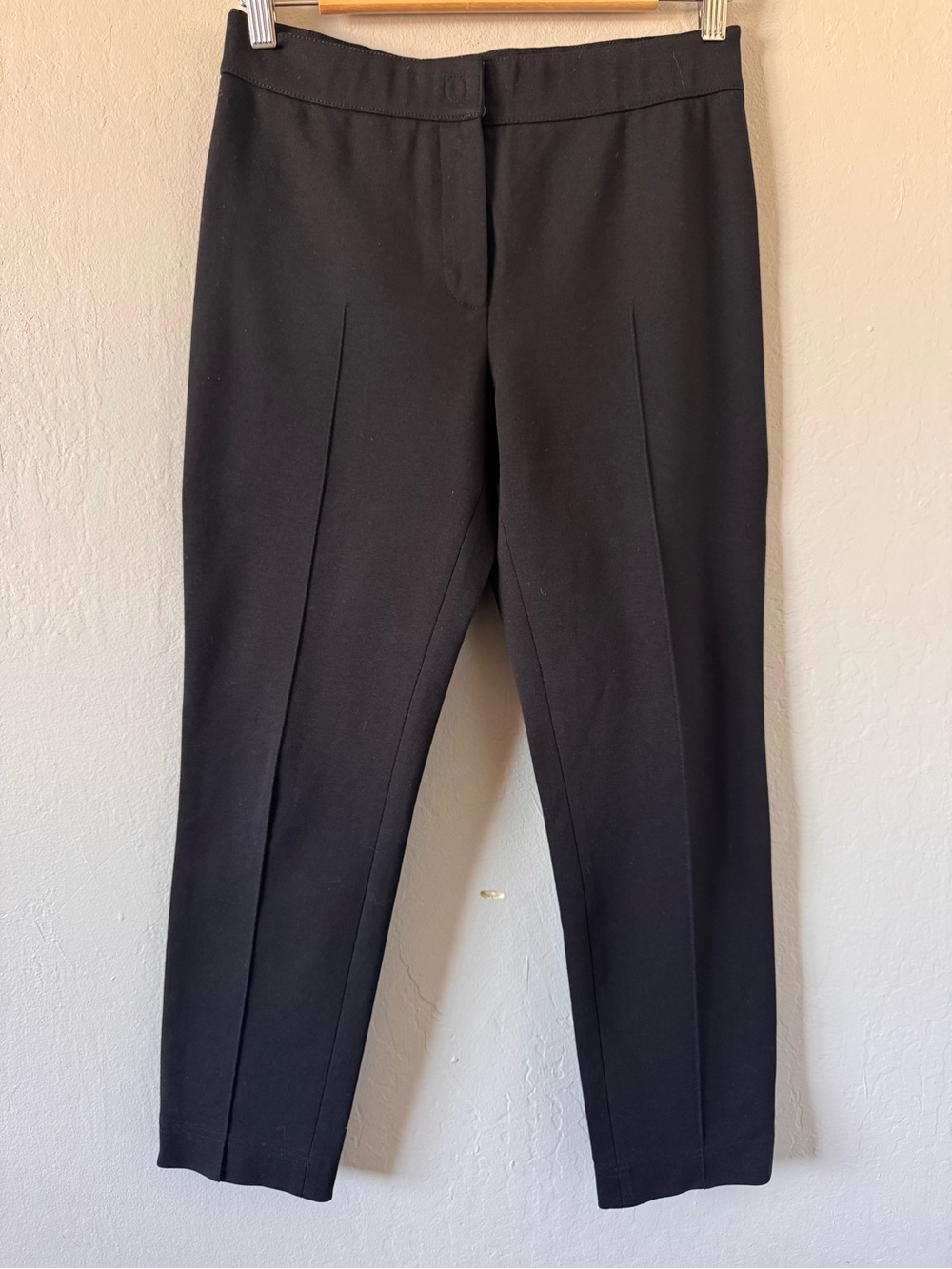 Akris Punto Cropped Ponte Pant Black size 4
Luxury Minimalist Capsule Corpcore